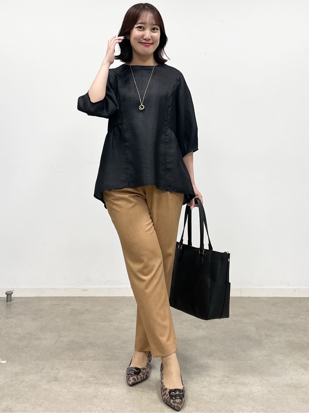yukariさんの「Reflect｜【すっきり見え！長め丈】ペプラムデザインシアーブラウス」を使ったコーディネート