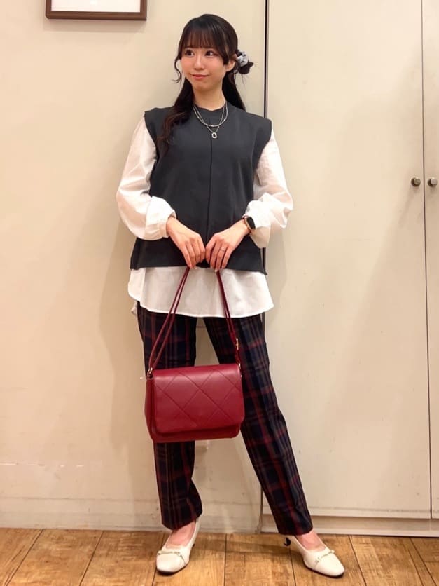 AIRIさんの「SHOO･LA･RUE｜【S-LL/チェック柄アソート】脚のラインをきれいに見せる タックテーパードパンツ」を使ったコーディネート