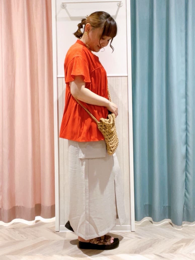 kitaさんの「SHOO･LA･RUE｜【S-LL】大人のきれいめカジュアルに 麻調カーゴナロースカート」を使ったコーディネート