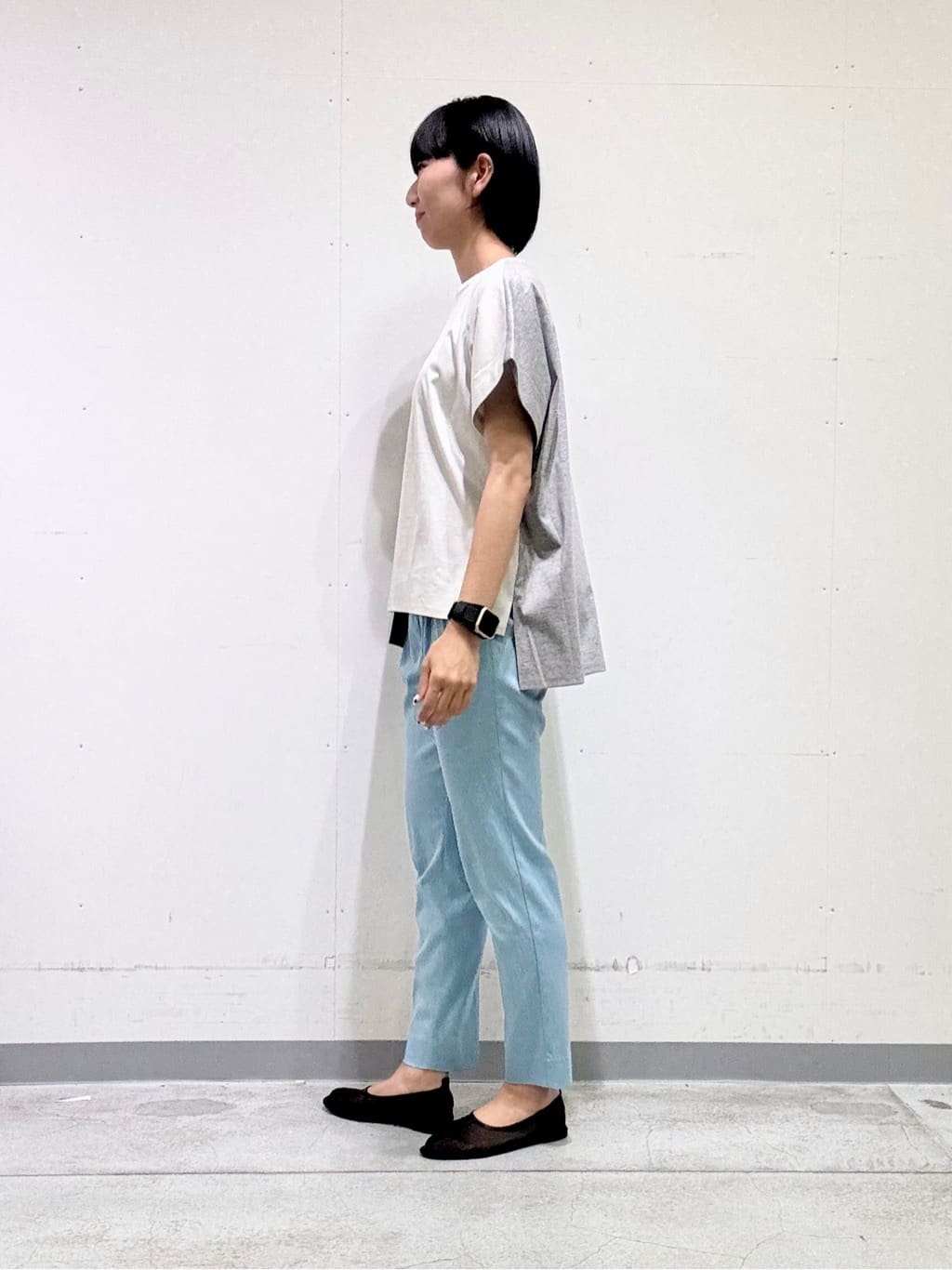 naoさんの「INDIVI｜【洗える／汗ジミ防止】バイカラー＆アシメヘム Tシャツ」を使ったコーディネート
