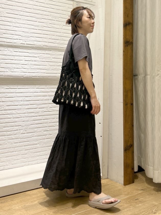 ga_riさんの「THE SHOP TK｜カレッジ＆フォトプリントTシャツ【洗濯機OK】」を使ったコーディネート