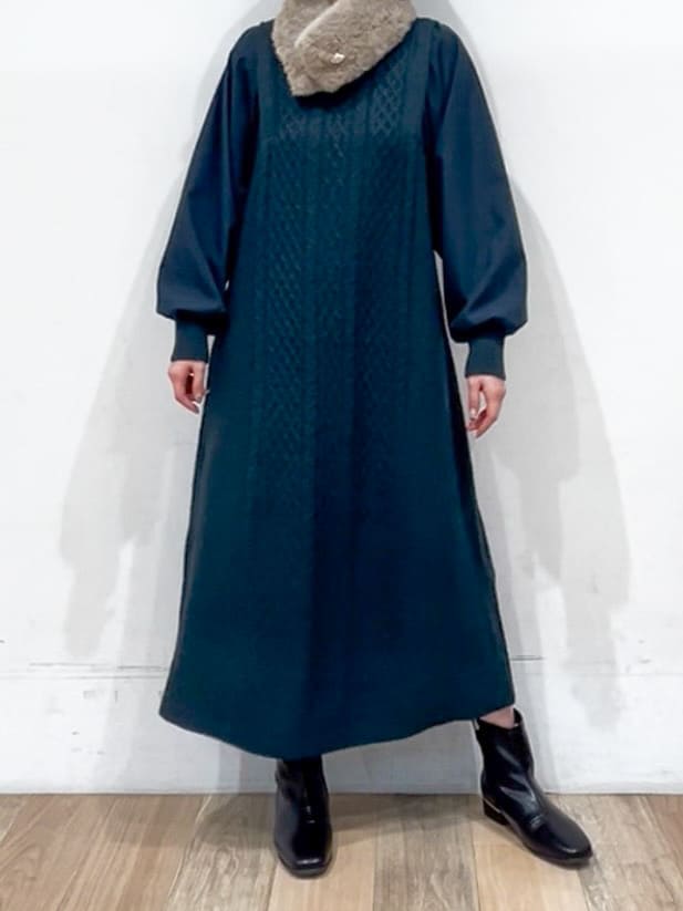 山さんさんの「grove｜一枚で華やぐ、袖布帛ケーブルニットワンピース」を使ったコーディネート