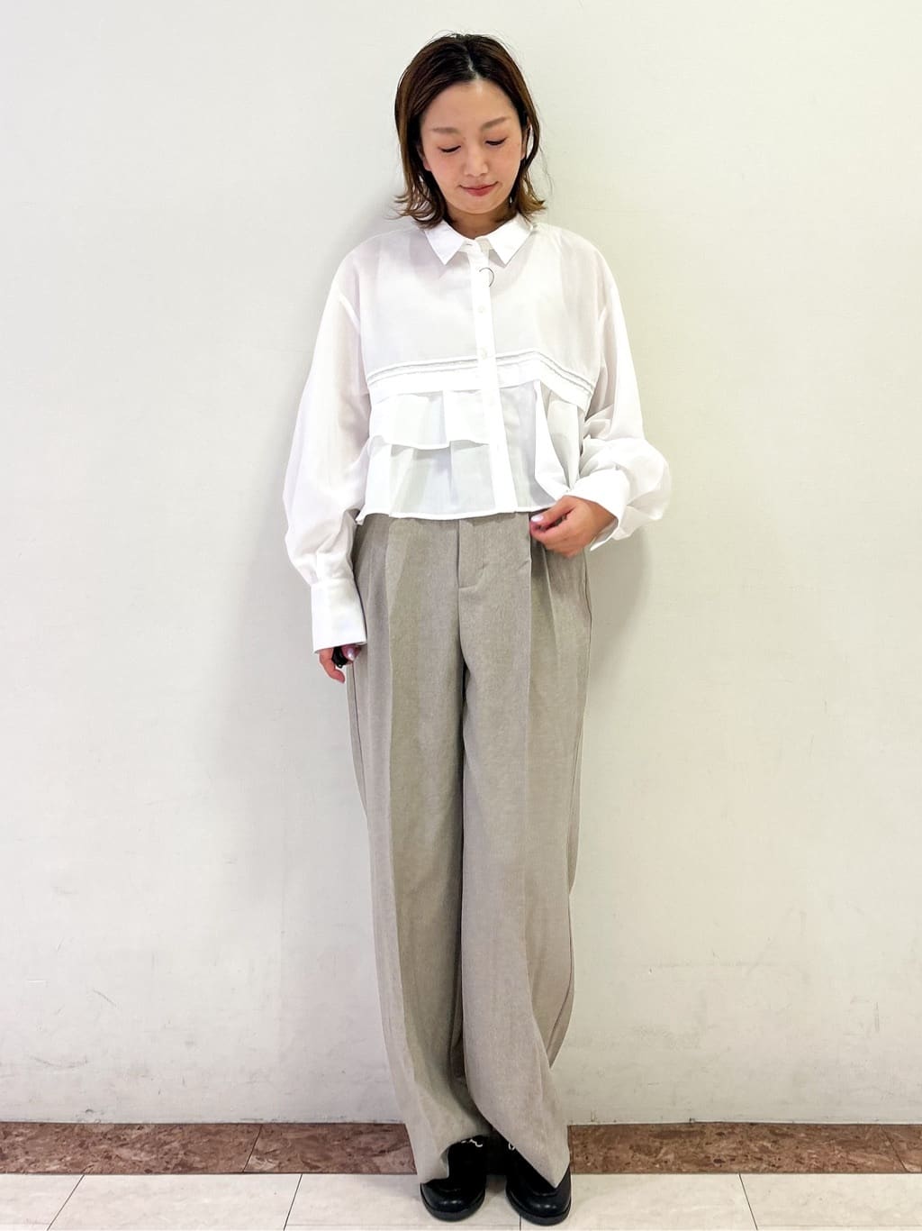 madokaさんの「OPAQUE.CLIP｜ストレッチタックワイドパンツ／セットアップ対応可【洗濯機OK】」を使ったコーディネート