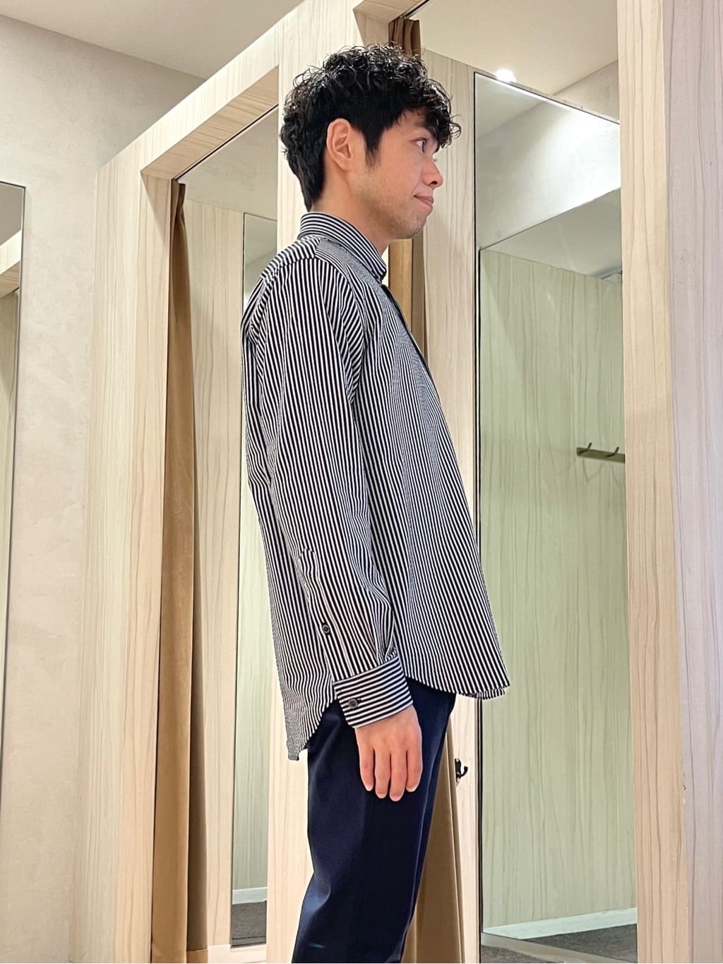 URAさんの「TAKEO KIKUCHI｜【抗菌防臭/シーズンレス】シアサッカーギンガムチェック ストレッチシャツ」を使ったコーディネート
