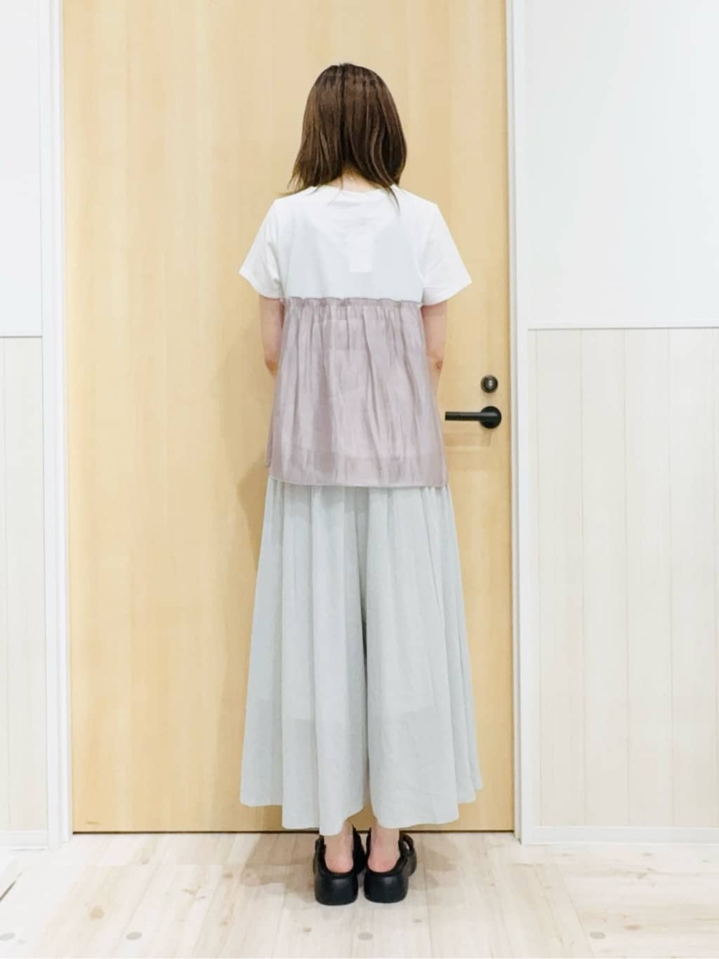 Naさんの「SHOO･LA･RUE｜【S-LL/裏地ひんやり】エアリーで涼やか 大人のシアースカーチョ」を使ったコーディネート
