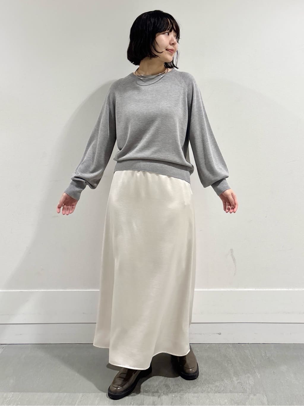 モエカさんの「UNTITLED｜【8色展開／コンパクト丈】レーヨン混 コクーンニット」を使ったコーディネート