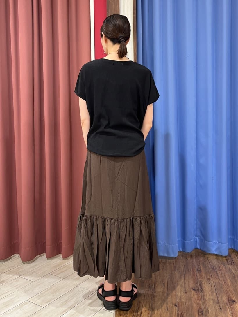 muさんの「SHOO･LA･RUE｜【S-LL】ブラウス見えする 軽やかな着心地の しぼしぼトップス」を使ったコーディネート
