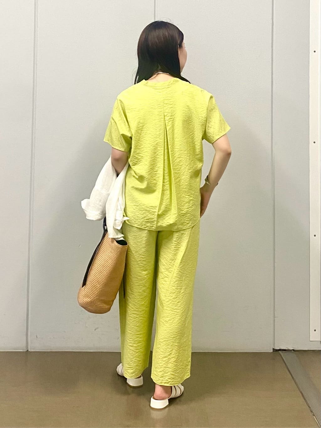 misakiさんの「INDIVI｜【洗える／UVケア／SETUP可能】ドロストワイドパンツ」を使ったコーディネート