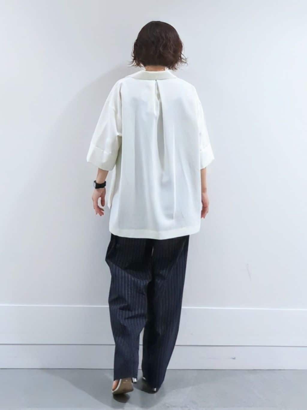 ミズタさんの「UNTITLED｜【UVカット/接触冷感/吸水速乾/ゆったり】V開きネックシャツ」を使ったコーディネート