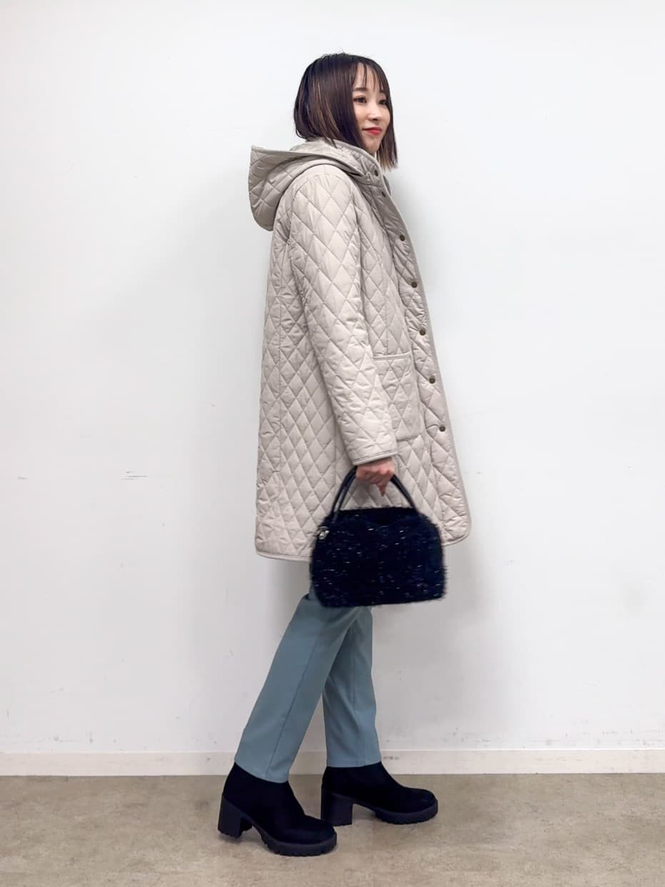 𝐜𝐡𝐢𝐤𝐚さんの「SHOO･LA･RUE｜【撥水/フード取り外し可】自然にくびれる あったかダイヤ柄キルトコート【CIRCRIC】」を使ったコーディネート