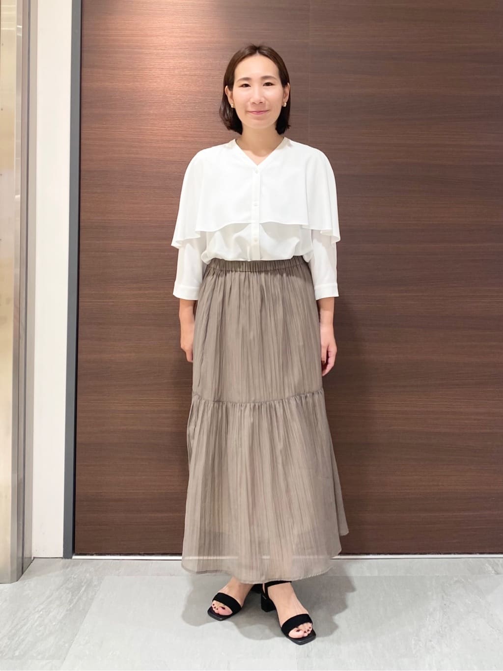 YUKARIさんの「INDIVI｜【羽織りとしても活躍！】ケープカラーブラウス」を使ったコーディネート