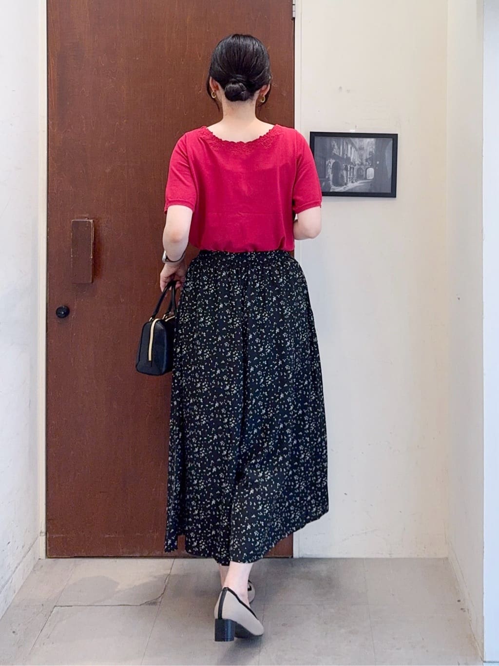 𝐇𝐢𝐫𝐨𝐦𝐢さんの「SHOO･LA･RUE｜【洗える/S-LL/前後2WAY】きれい見え 刺繍ニットカーディガン」を使ったコーディネート