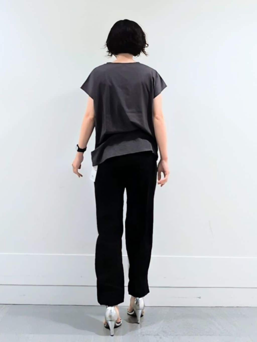 ミズタさんの「UNTITLED｜【洗える/Tシャツ】ツイストプルオーバー」を使ったコーディネート