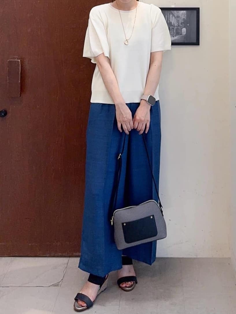 𝐇𝐢𝐫𝐨𝐦𝐢さんの「SHOO･LA･RUE｜【S-LL】二の腕はカバーして魅せる フレアスリーブニット」を使ったコーディネート