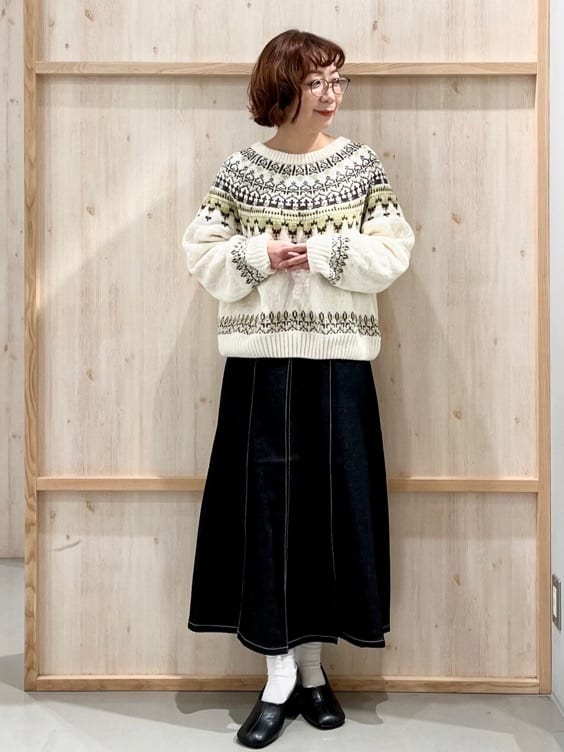nakoさんの「THE SHOP TK｜上品さと少しの遊び心を モール求心柄ニット」を使ったコーディネート