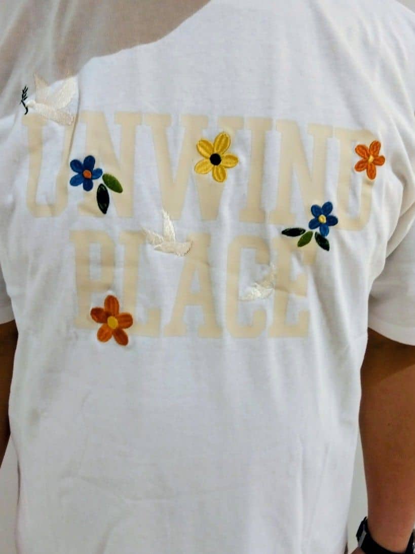 TOMさんの「Dessin｜ロゴ刺繍Tシャツ」を使ったコーディネート