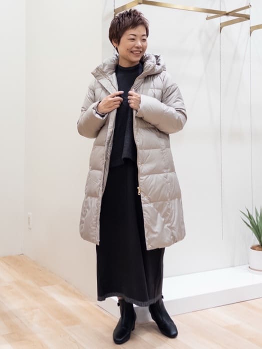 シュウコさんの「grove｜【名品アウター/800FP・多機能】つつまれダウンロング」を使ったコーディネート