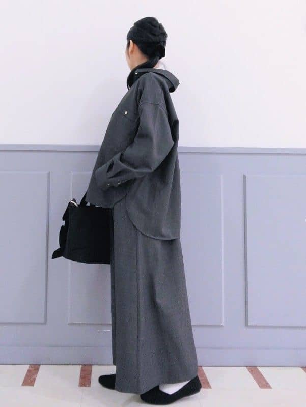 コマさんの「grove｜【カセット服/選べる着丈】洗濯機で洗えるオーバーシャツ」を使ったコーディネート