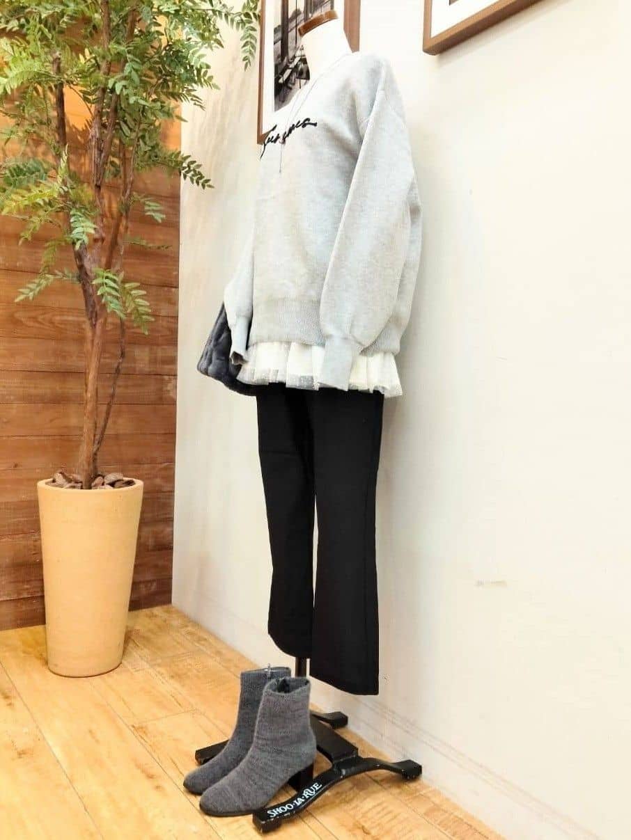 うっちーさんの「SHOO･LA･RUE｜裾フリルレイヤードトップス」を使ったコーディネート