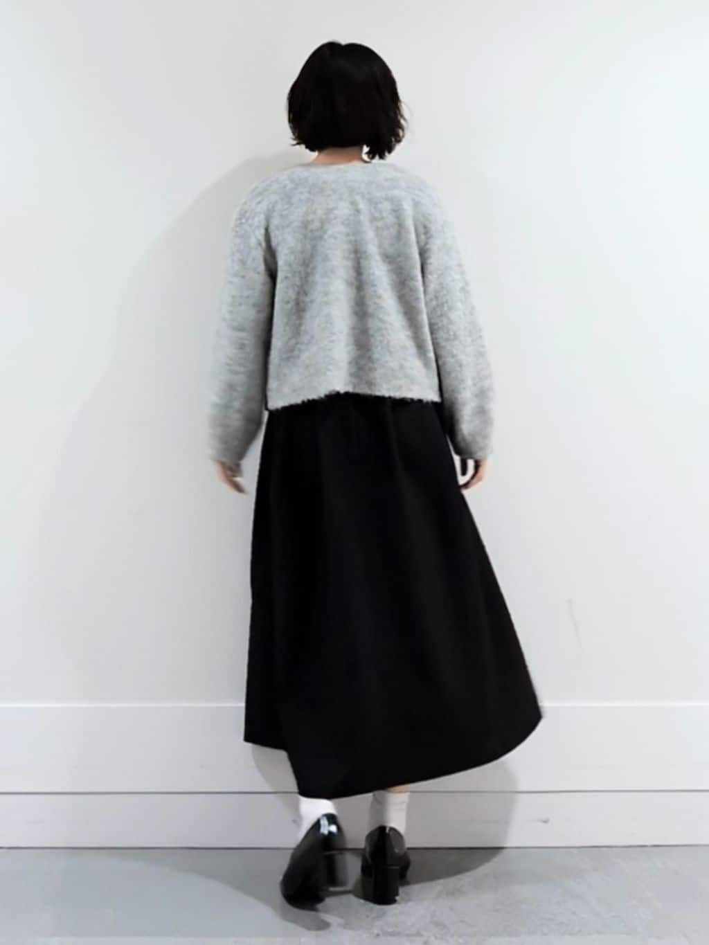 ミズタさんの「UNTITLED｜【ジャケット風/メタルボタン】アルパカ混シャギーカーディガン」を使ったコーディネート