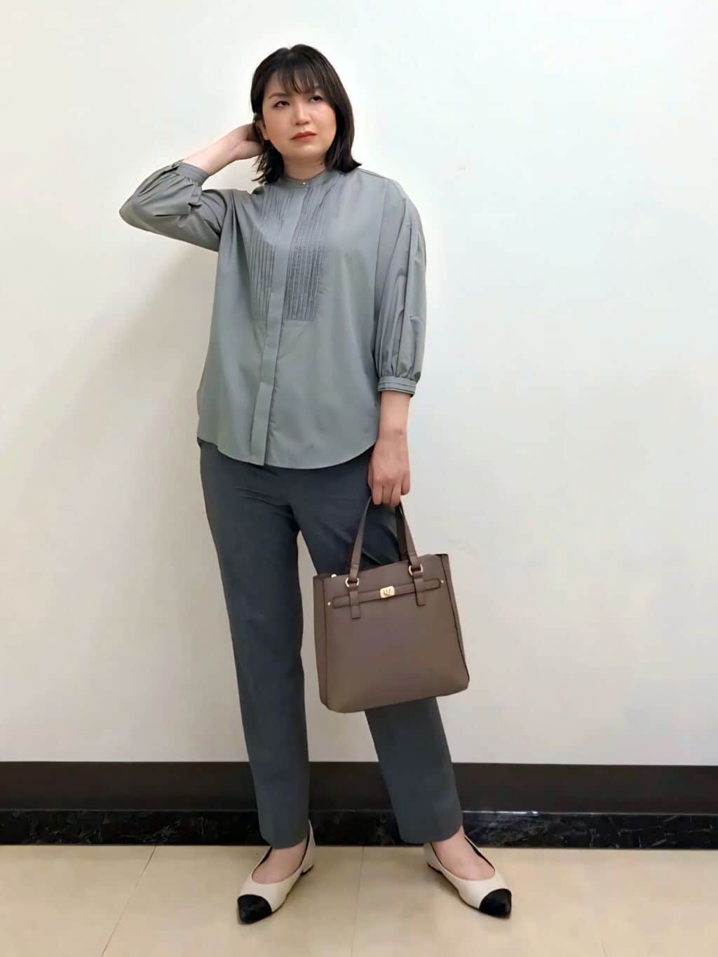 S.xuliさんの「Reflect｜【程よいゆとり感／体型カバー】ピンタックデザインシャンブレーブラウス」を使ったコーディネート
