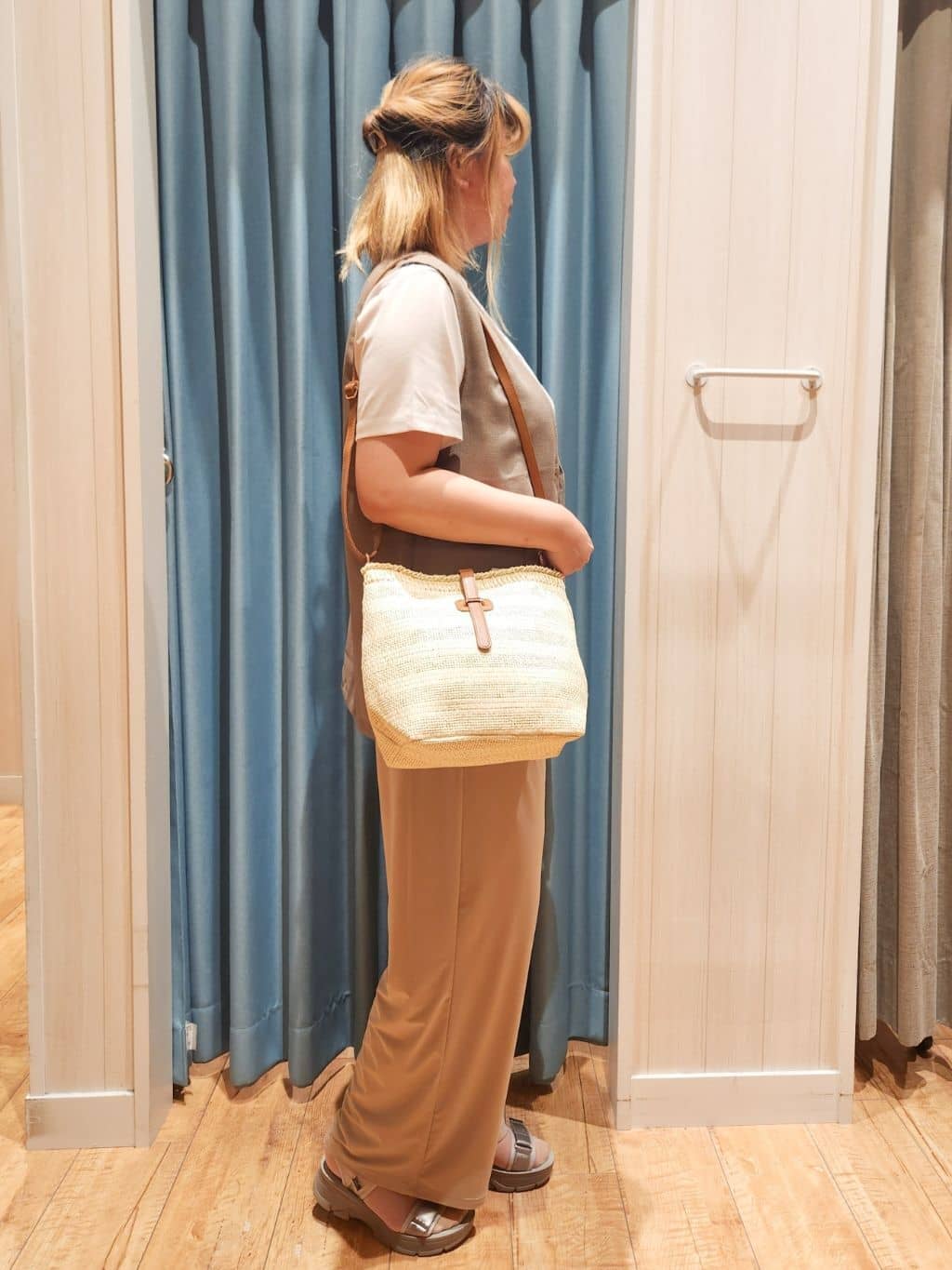 れーやんさんの「SHOO･LA･RUE｜【S-LL】夏のレイヤードコーデに さらりと着られるメッシュジレ」を使ったコーディネート