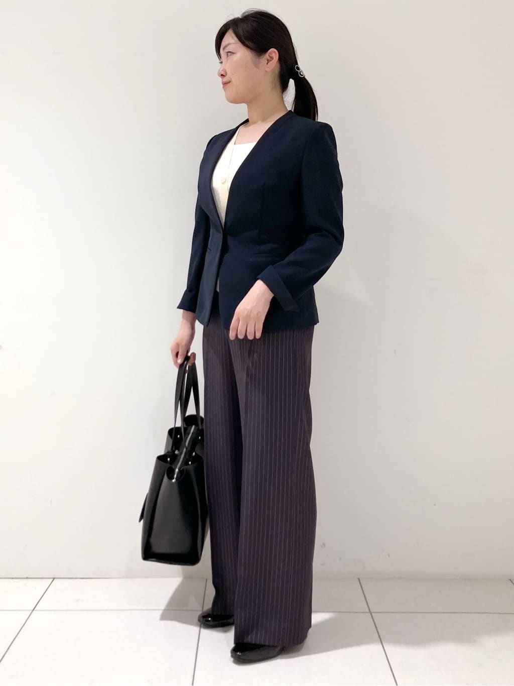 momokoさんの「INDIVI｜【定番スーツ／UVケア／洗える】ウール調ノーカラージャケット」を使ったコーディネート