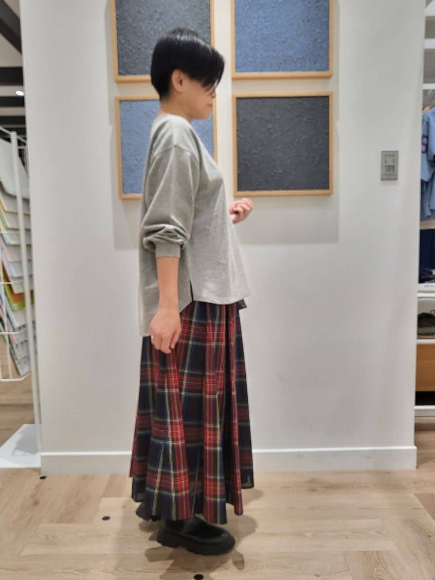 yumiさんの「Dessin｜【360度可愛い・洗える】バックヘンリーカットソー」を使ったコーディネート