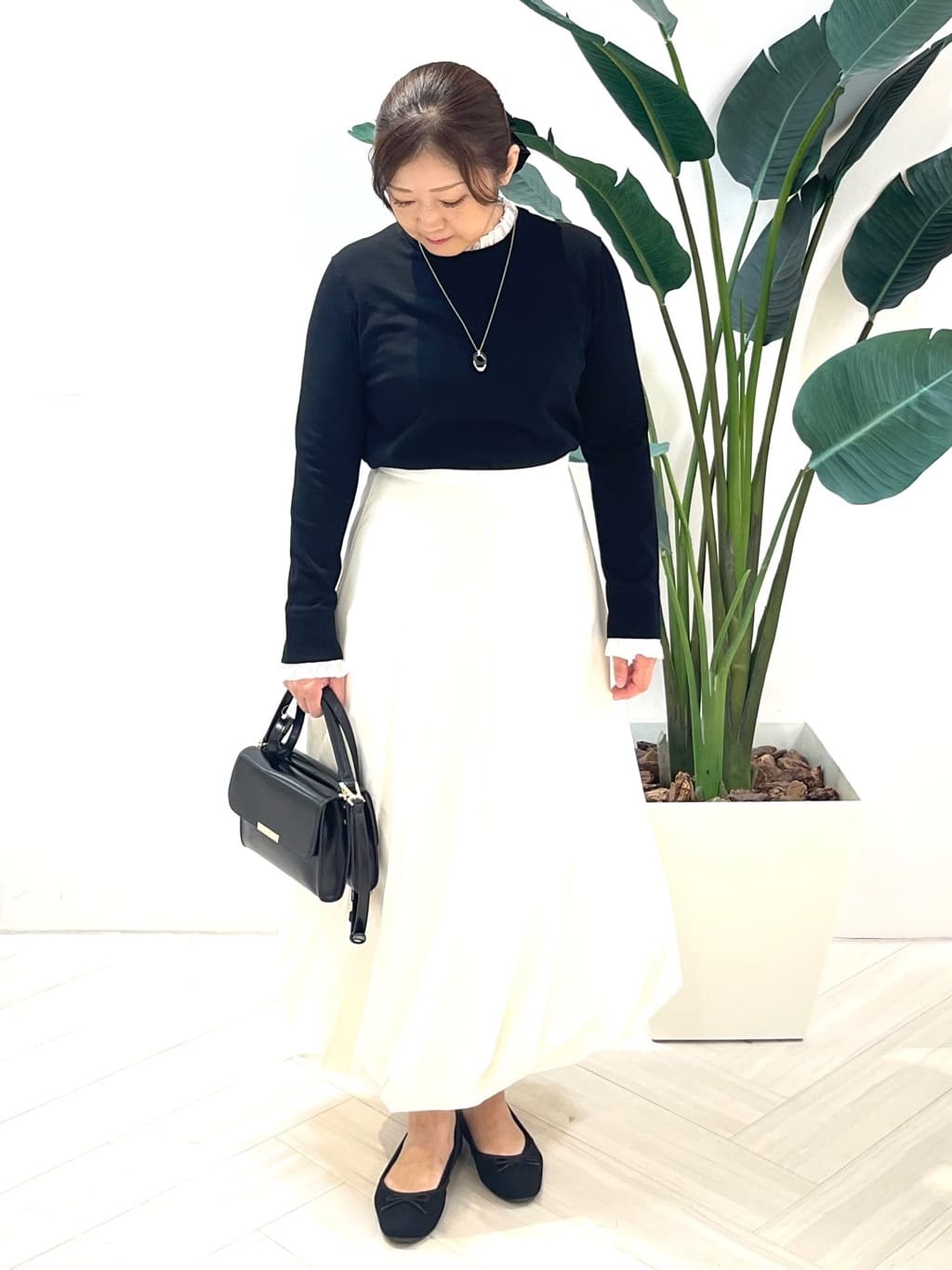 Tomoさんの「UNTITLED｜【フリル取り外し可/きれいめエレガント】フリルシャツレイヤード風ニット」を使ったコーディネート