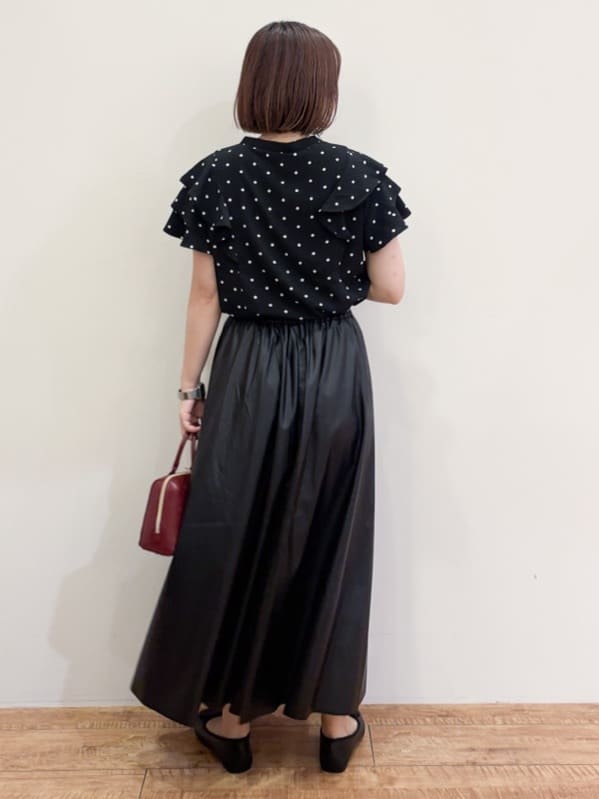 TAKIさんの「SHOO･LA･RUE｜【無地/ドット柄】お袖フリルが華やぐ きれいめブラウス」を使ったコーディネート