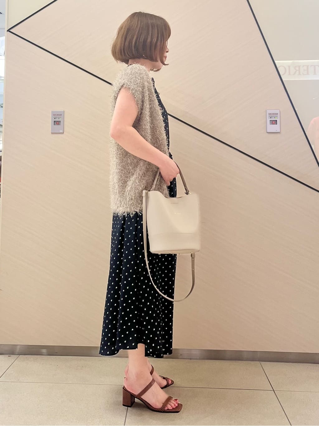 yahataさんの「DRESSTERIOR｜シュリンクレザーバケットBAG」を使ったコーディネート