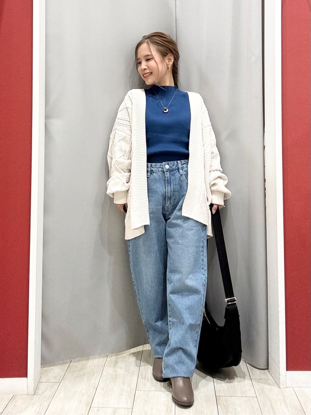 shioさんの「SHOO･LA･RUE｜【S-LL】程よくゆったりな 柔らかデニムテーパードパンツ」を使ったコーディネート