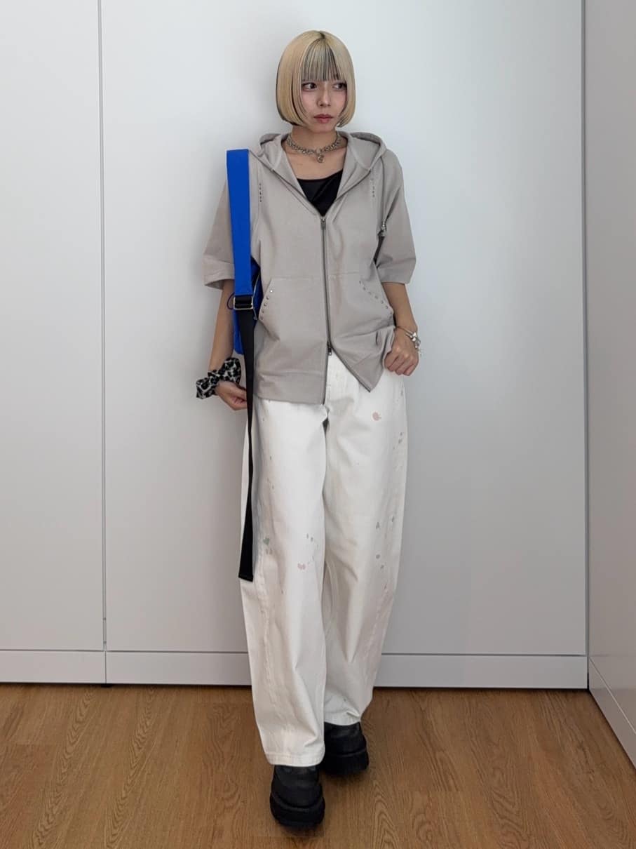 川本葵さんの「tk.TAKEO KIKUCHI｜スタッズ ダブルZIPパーカ」を使ったコーディネート