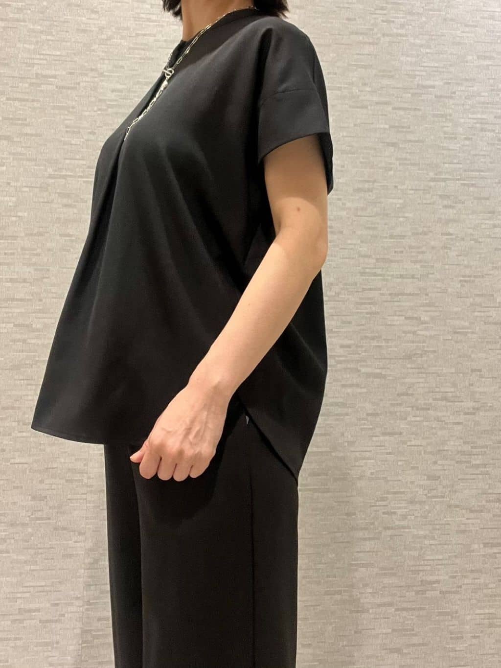 marikoさんの「Reflect｜【E‐QUALITY／ウエスト総ゴム／セットアップ／単品使いOK◎】ブラウス＋ストレートパンツセット」を使ったコーディネート