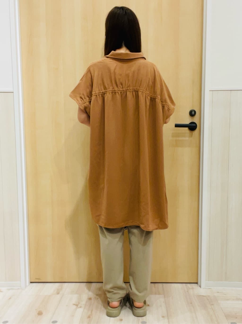 minamiさんの「SHOO･LA･RUE｜【S-LL/体型カバー】さらりとしたタッチが心地よい バックギャザーブラウス」を使ったコーディネート