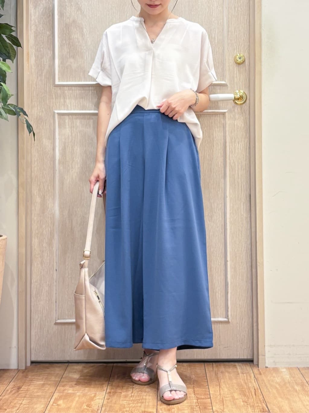 なみさんの「SHOO･LA･RUE｜【S-LL/セットアップ可/ひんやり】きちんと見えで上品 お袖タック スキッパーブラウス」を使ったコーディネート