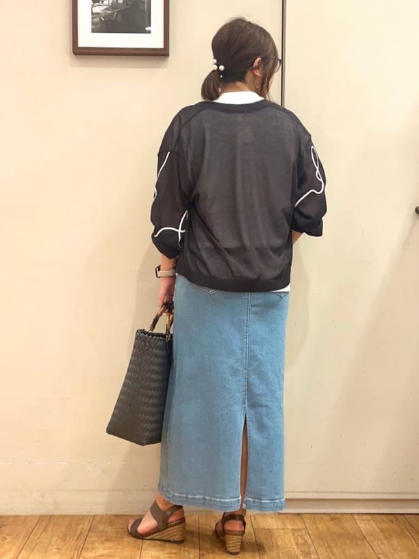 harusakuさんの「SHOO･LA･RUE｜ニュアンスデザインがこなれ見え 刺繍デザイン シアーカーディガン」を使ったコーディネート