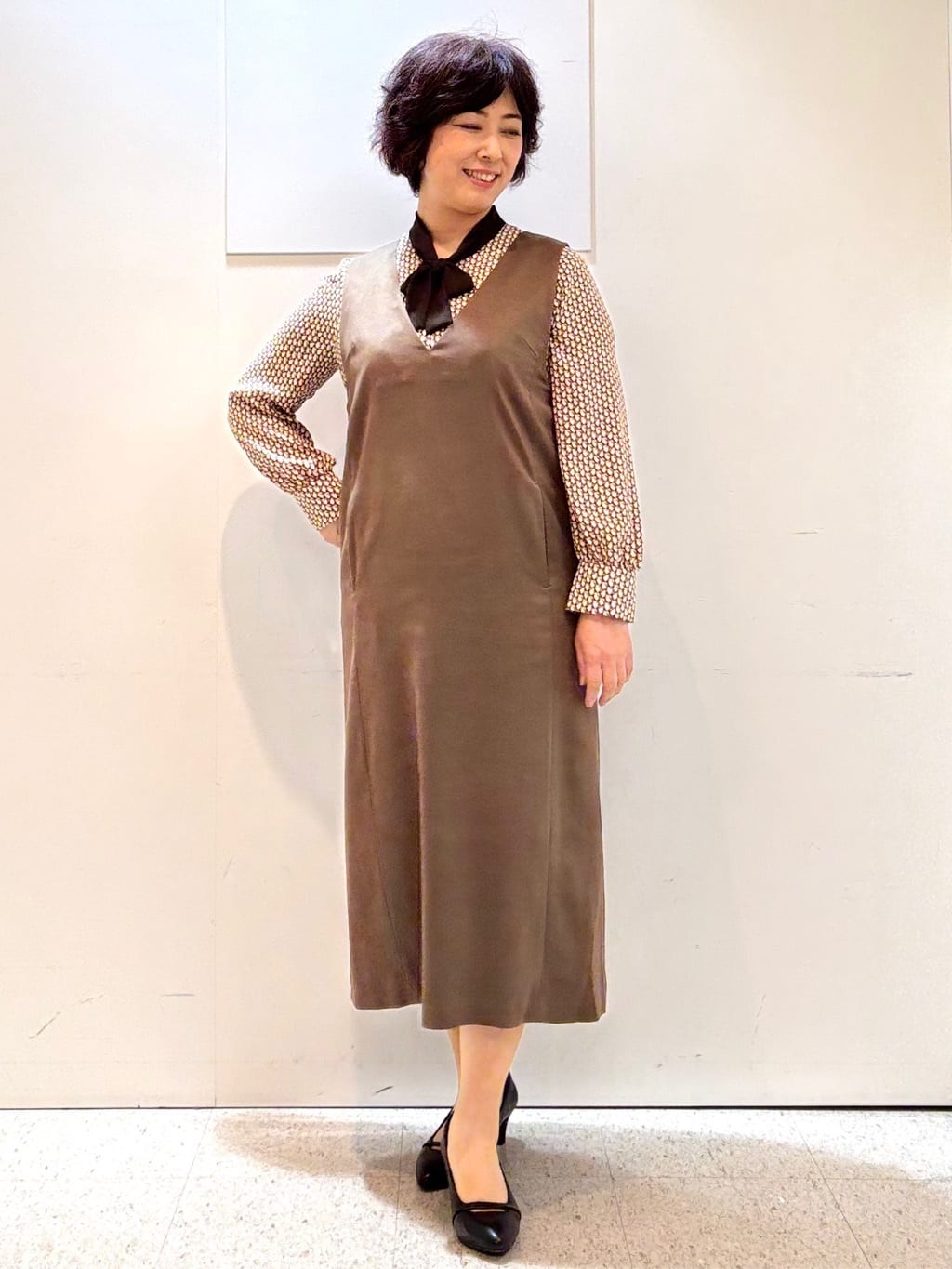 ヤスコさんの「Reflect｜【すっきりシルエット】スエードライクジャンパースカ―ト」を使ったコーディネート