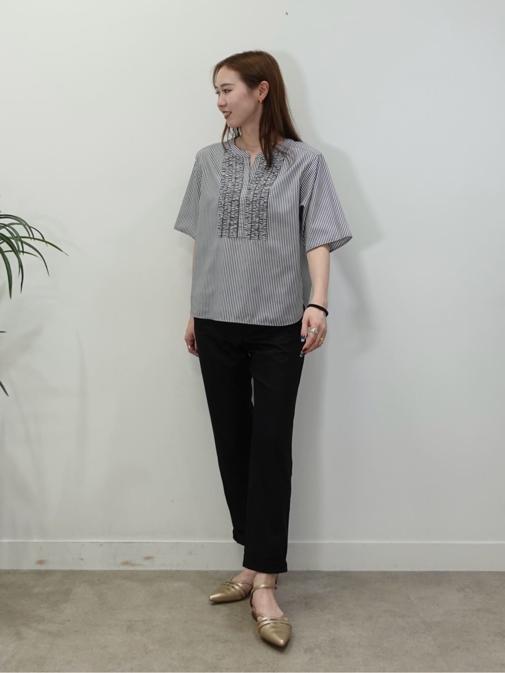 mitsukiさんの「INDIVI｜【洗える】胸元タックフリルブラウス」を使ったコーディネート