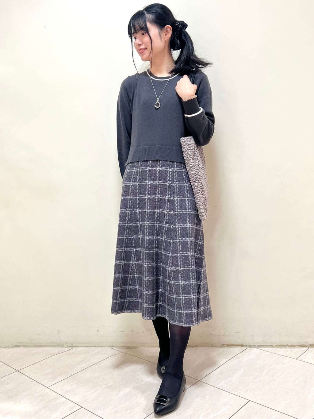 yanaさんの「Reflect｜【コートインでもすっきり◎】チェック柄ニットドッキングワンピース」を使ったコーディネート
