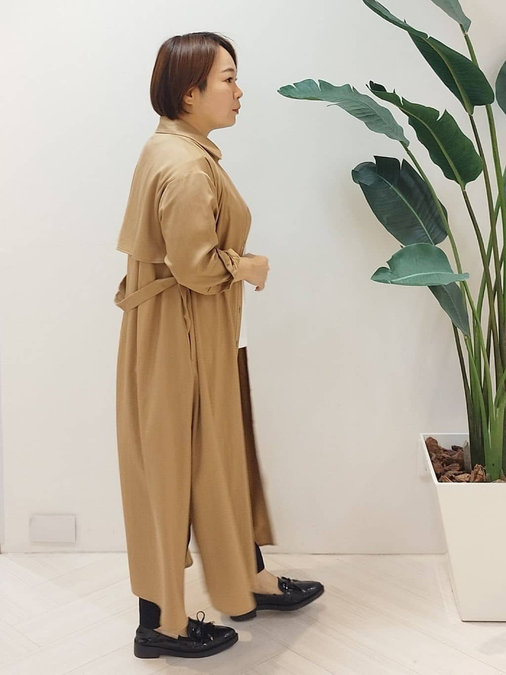 s u g iさんの「UNTITLED｜【前開きボタン/ベルト付/羽織シャツ/】2WAYトレンチ風ワンピース」を使ったコーディネート