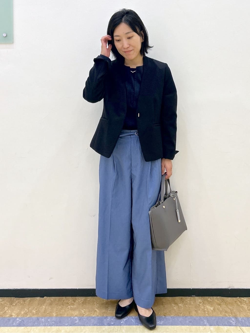 su.さんの「index｜ベルト付きストレッチワイドパンツ【洗濯機洗い可】」を使ったコーディネート