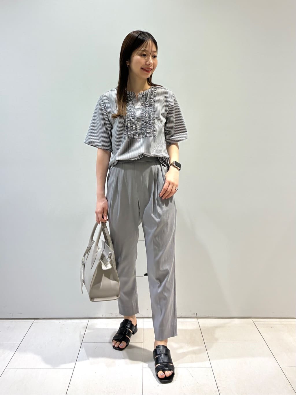 KAOさんの「INDIVI｜【洗える】胸元タックフリルブラウス」を使ったコーディネート