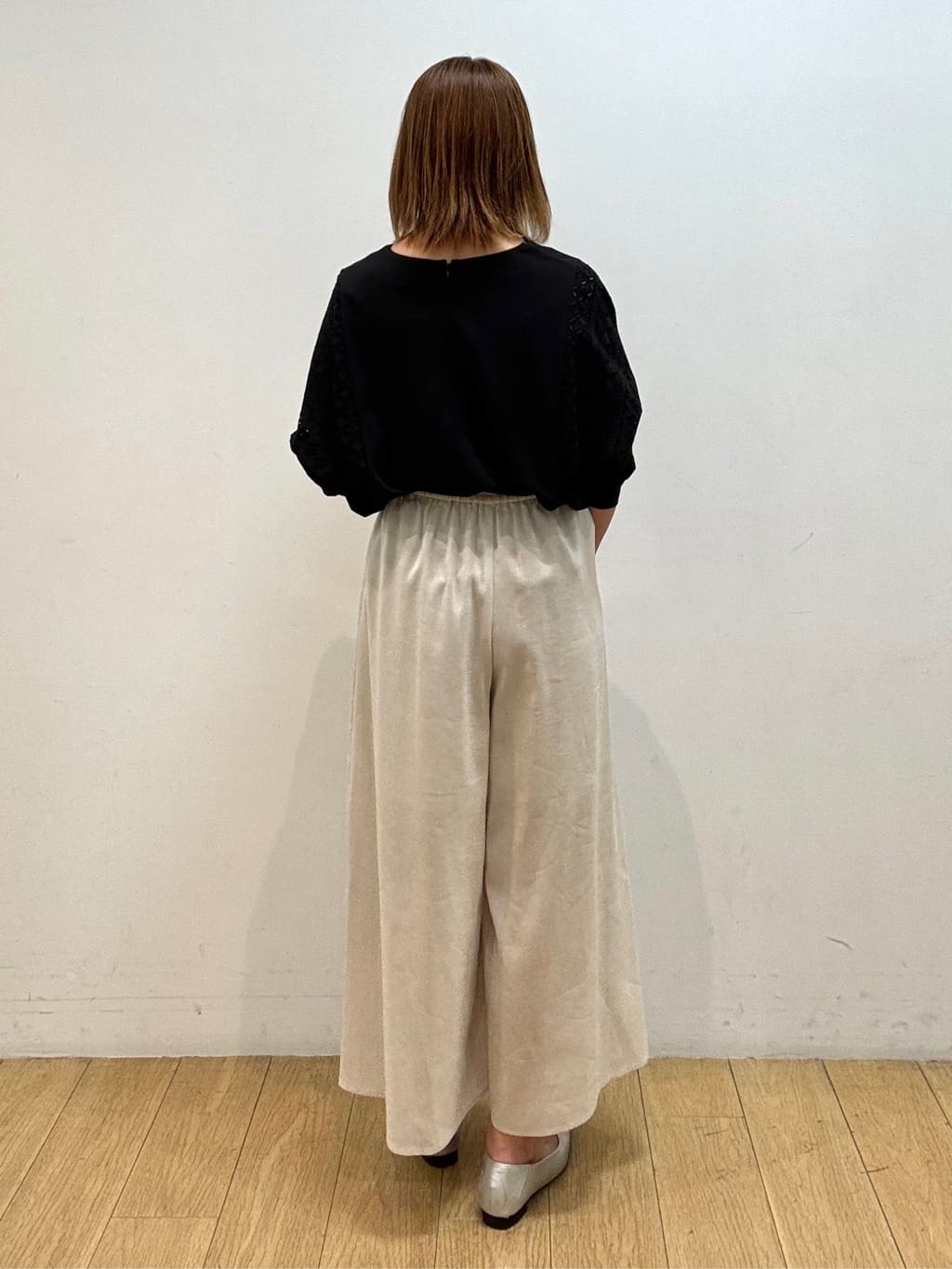 mikkoさんの「INDIVI｜【洗える／清涼感◎】ワイドフレアパンツ／スカーチョ」を使ったコーディネート