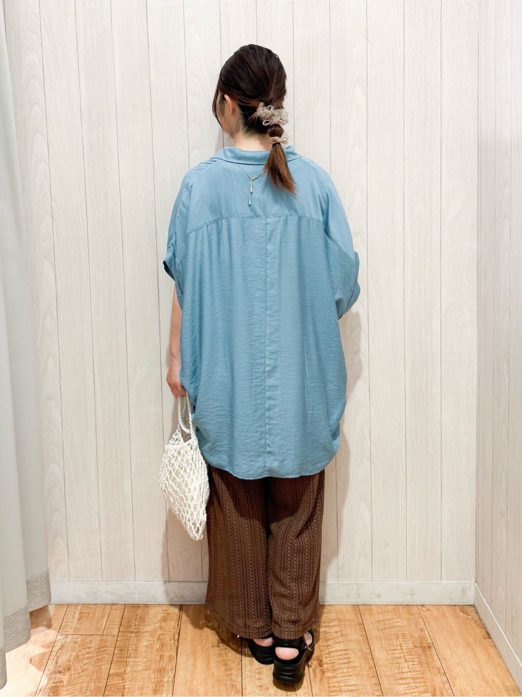 愛さんの「SHOO･LA･RUE｜【ひんやり】すっきりきれいに体型カバー コクーンシルエットワンピース」を使ったコーディネート