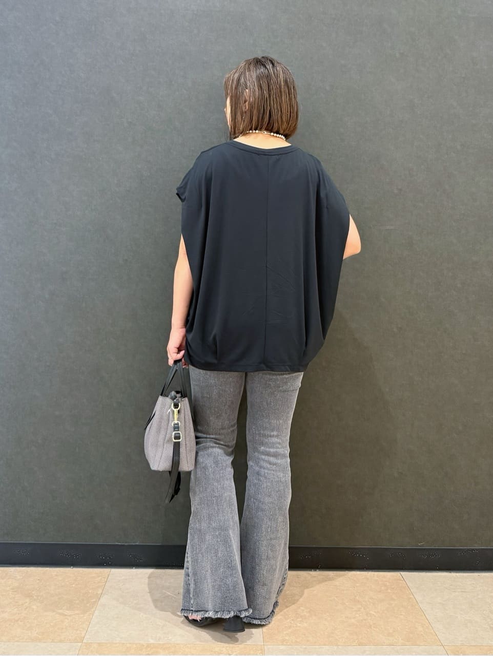 Megさんの「SHOO･LA･RUE｜【S-LL/ひんやり/UV】二の腕をきれいにカバー ショルダータックトップス」を使ったコーディネート