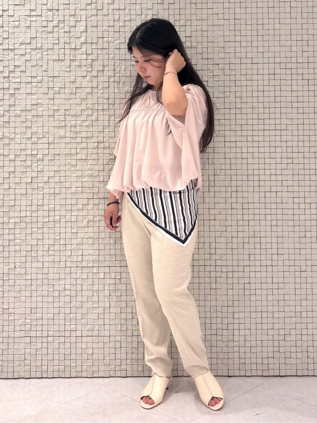 MEGUMIさんの「INDIVI｜【洗える／体型カバー】シャーリングシアートップス」を使ったコーディネート