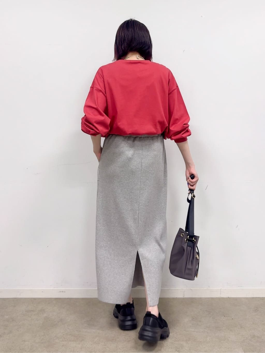 𝐜𝐡𝐢𝐤𝐚さんの「SHOO･LA･RUE｜グラフィックアソート BIGロンT」を使ったコーディネート