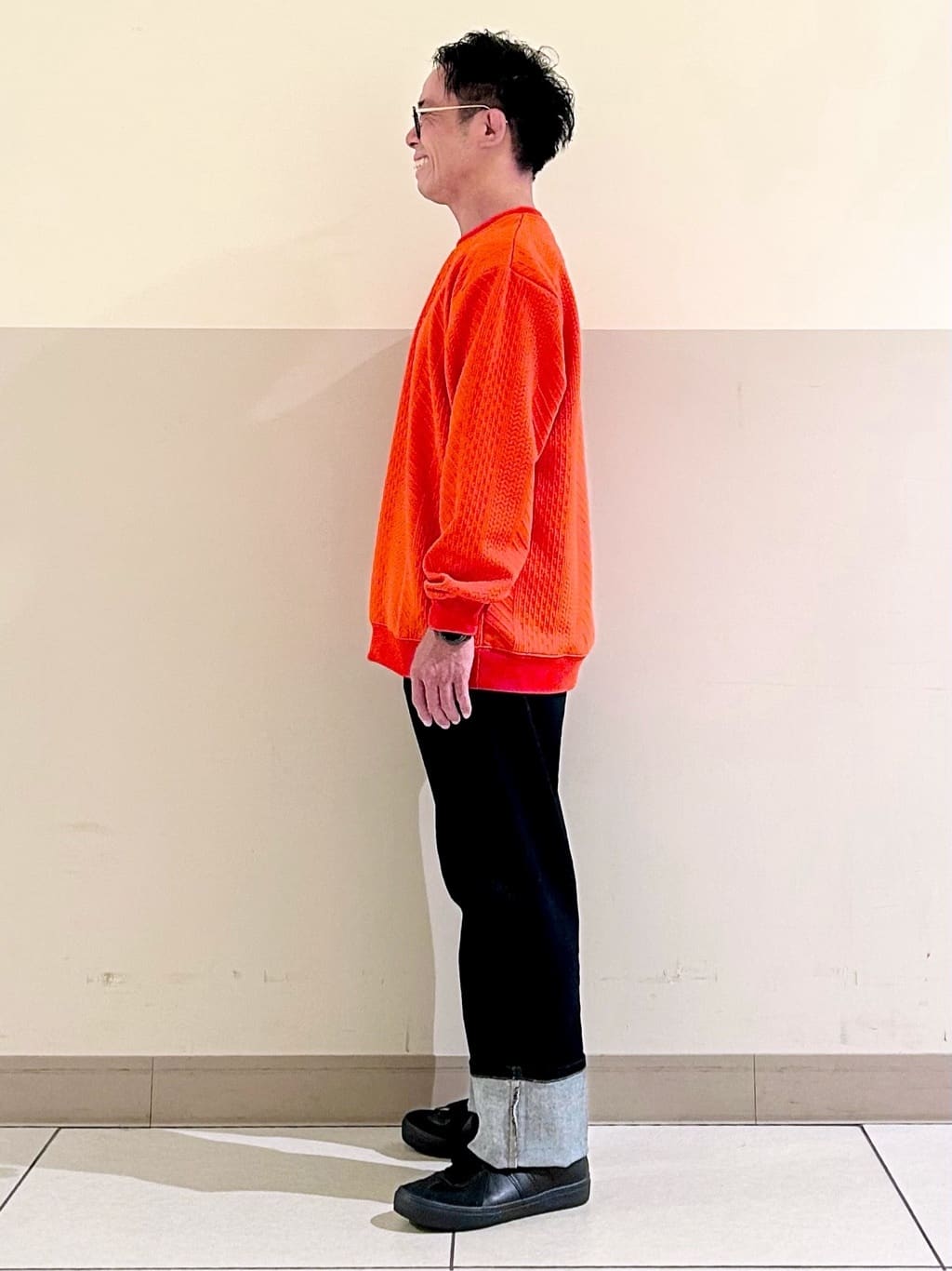 KENJI Iさんの「THE SHOP TK｜【無地に飽きた方へ】ふくれジャカードスウェット　洗濯機OK/6色展開/ユニセックスでおすすめ！」を使ったコーディネート