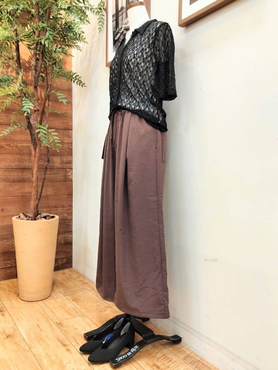 うっちーさんの「SHOO･LA･RUE｜【S-LL/5分袖】大人の抜け感 襟付きレーストップス」を使ったコーディネート